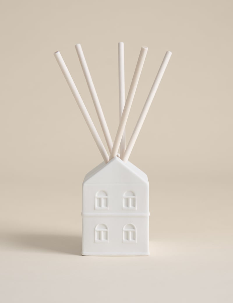 Mandarin Clove & Cinnamon Pre-Scented Reed Townhouse Diffuser – Retail ...